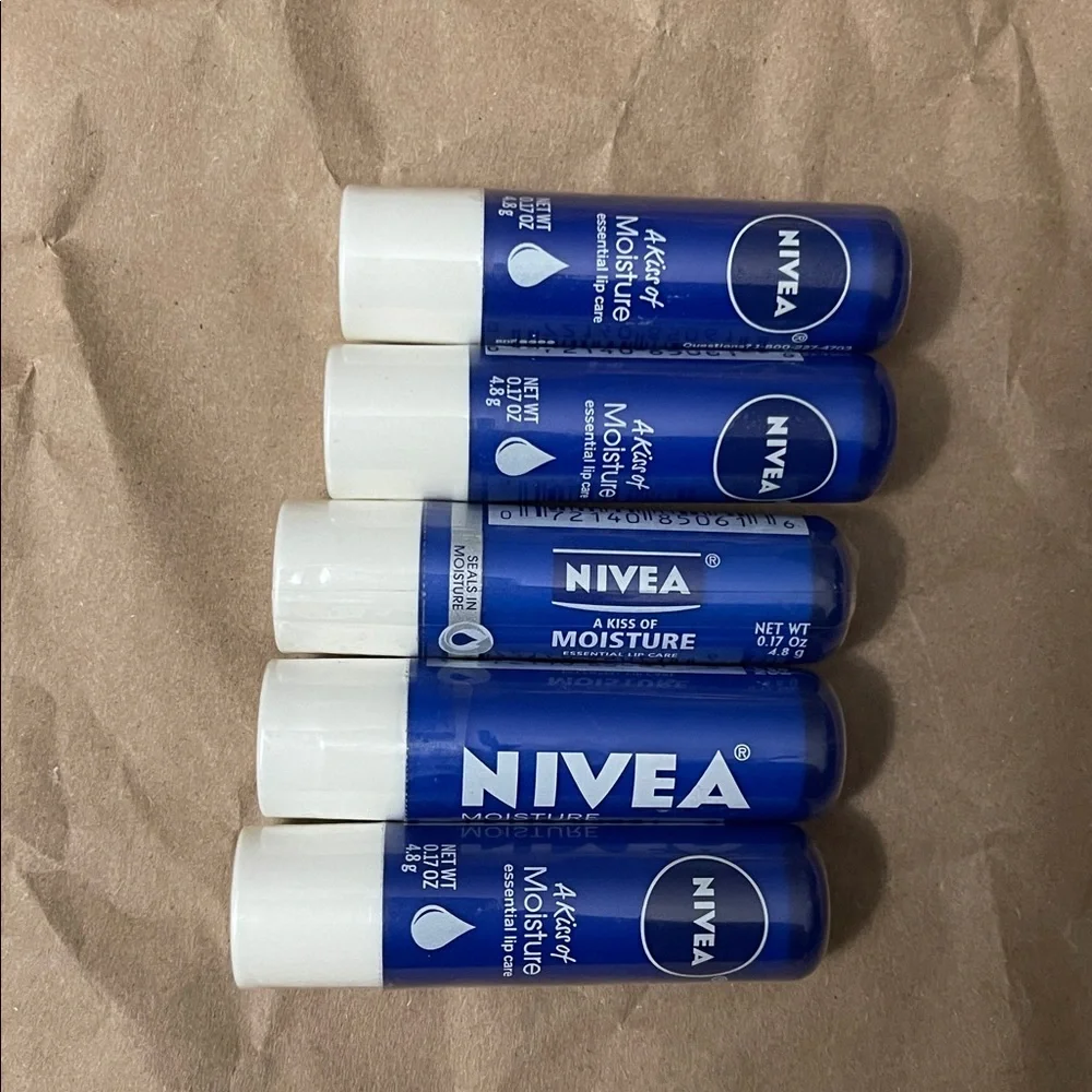 5X NIVEA Moisture Lip Care 0.17 OZ - Blue and White - Picture 3 of 3